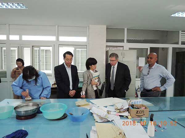 安徽省檔案局檔案修復現場