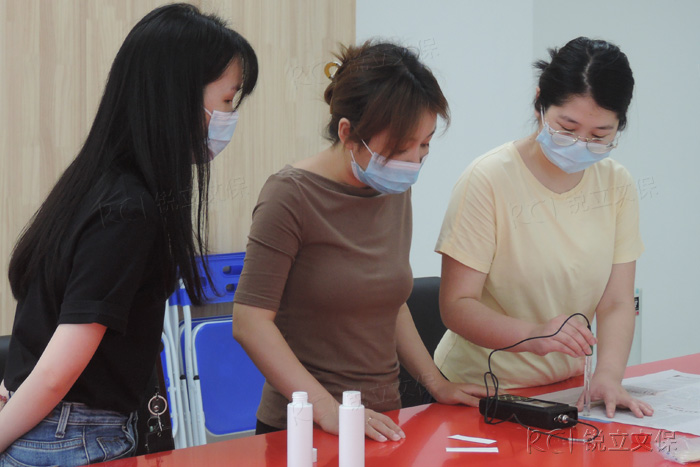 深圳市檔案館館藏紙質檔案的酸化調研現場 深圳市檔案館館藏紙質檔案的酸化調研現場