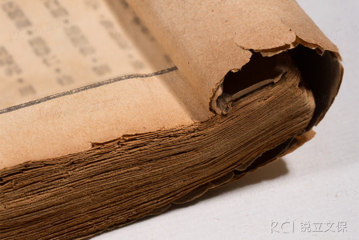 酸化嚴(yán)重的圖書-非原文配圖