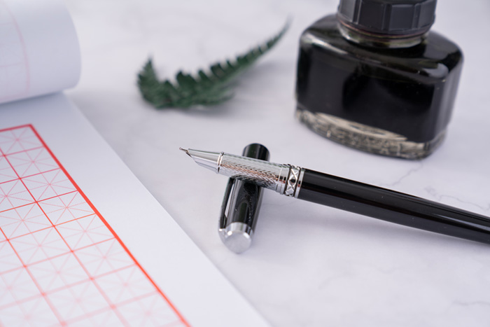 鋼筆與墨水是紙酸化的主要原因